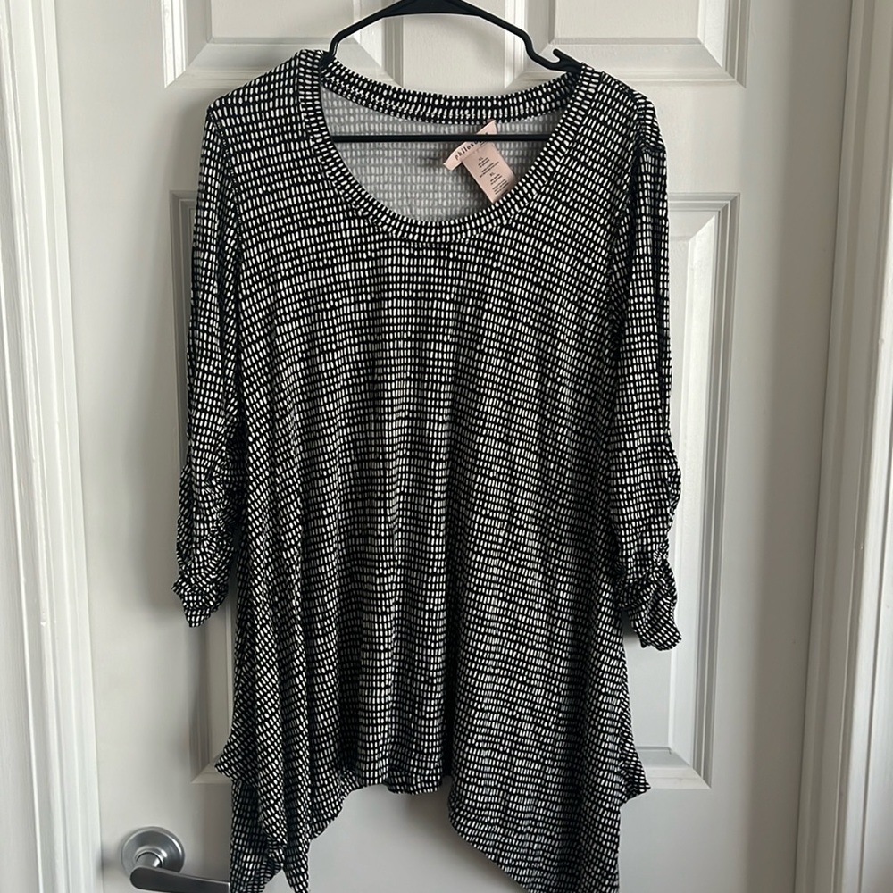 Philosophy White and Black Sharkbite Hem Women XL Blouse/Top